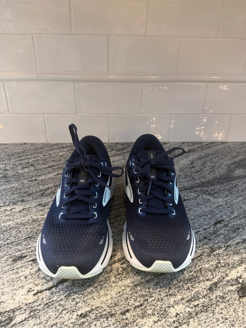 Women’s Brooks Ghost 15 Size 7.5 - Picture 2 of 10